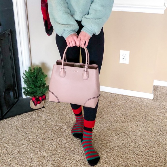 SOLD! NWT! Cute Michael Kors Handbag - Picture 2 of 16